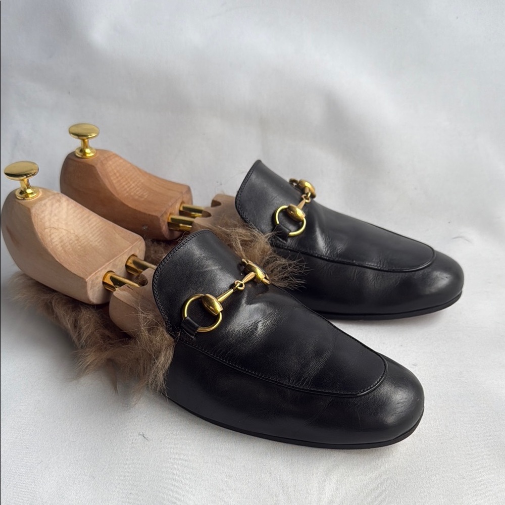 Authentic Gucci Princetown Black Leather Horsebit Mules with fur size 38 7.5